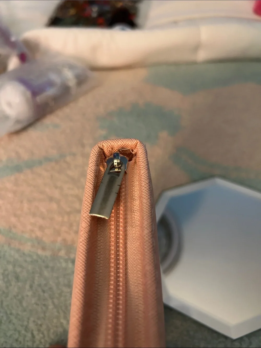 Compact Women's Manicure in Light Peach NWOT Contains all Sorts of Tools